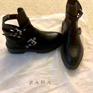 Zara blacks boots